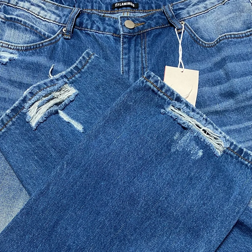 Flamingo Straight Leg Jeans Women’s L Medium Wash Casual Distressed Denim New